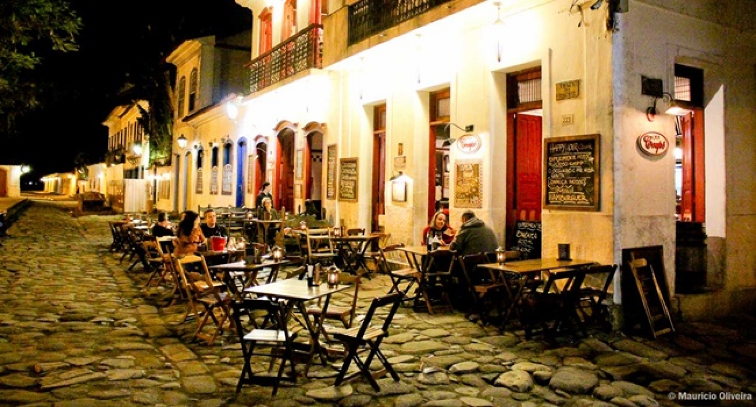 BARES E RESTAURANTES EM PARATY